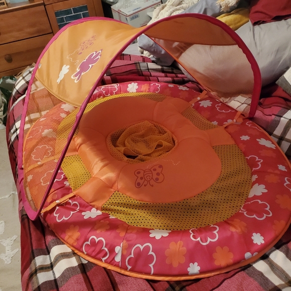 Baby float - Picture 1 of 4